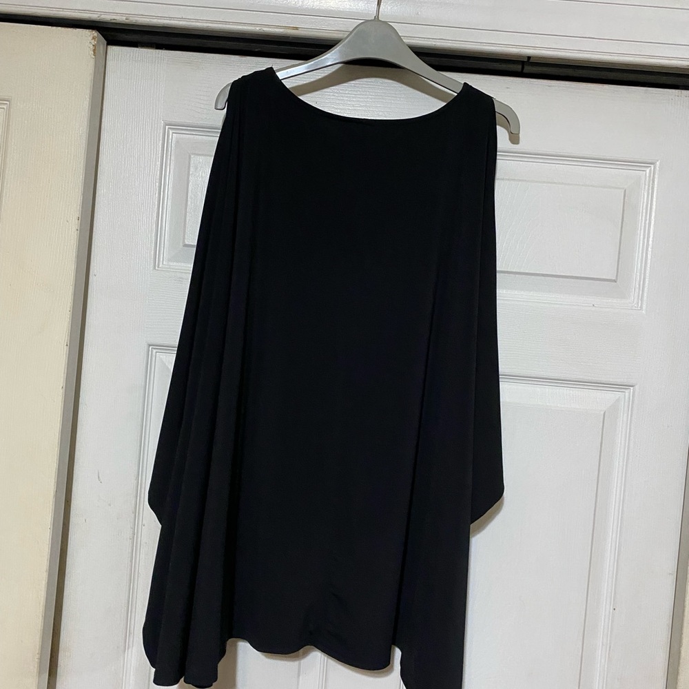 Slit Sleeve Black Roaman’s knit top